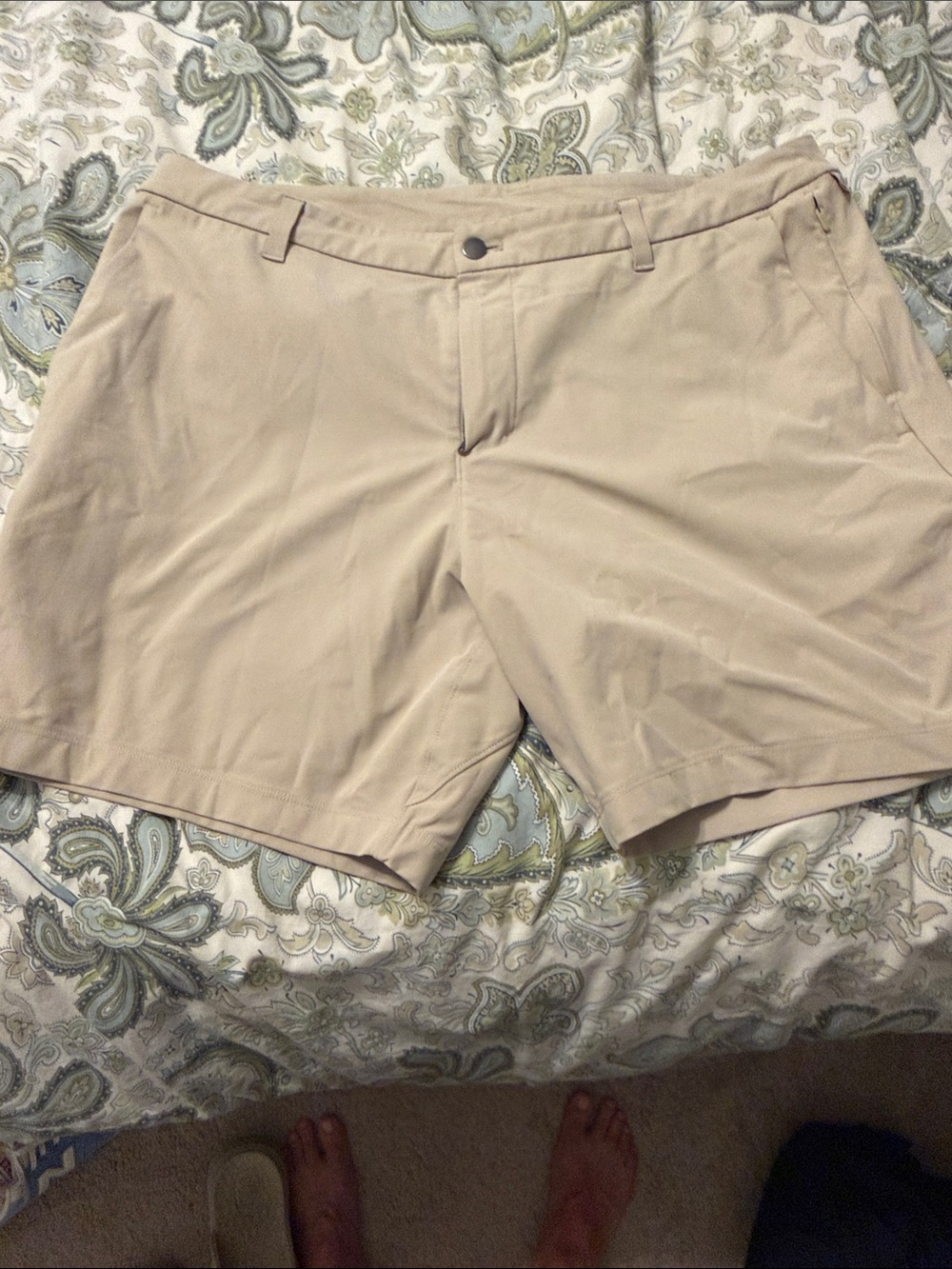 lululemon athletica Men's Flat-Front Beige Performance Shorts